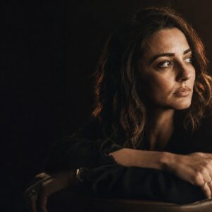Cinematic Lifestyle Portrait, authentisch, warmes Tageslicht