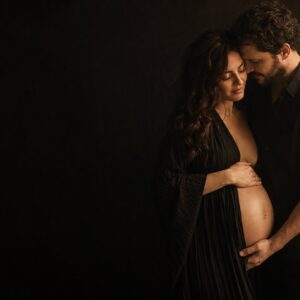 Babybauch Shooting im Studio Hitzkirch, sanftes warmes Licht