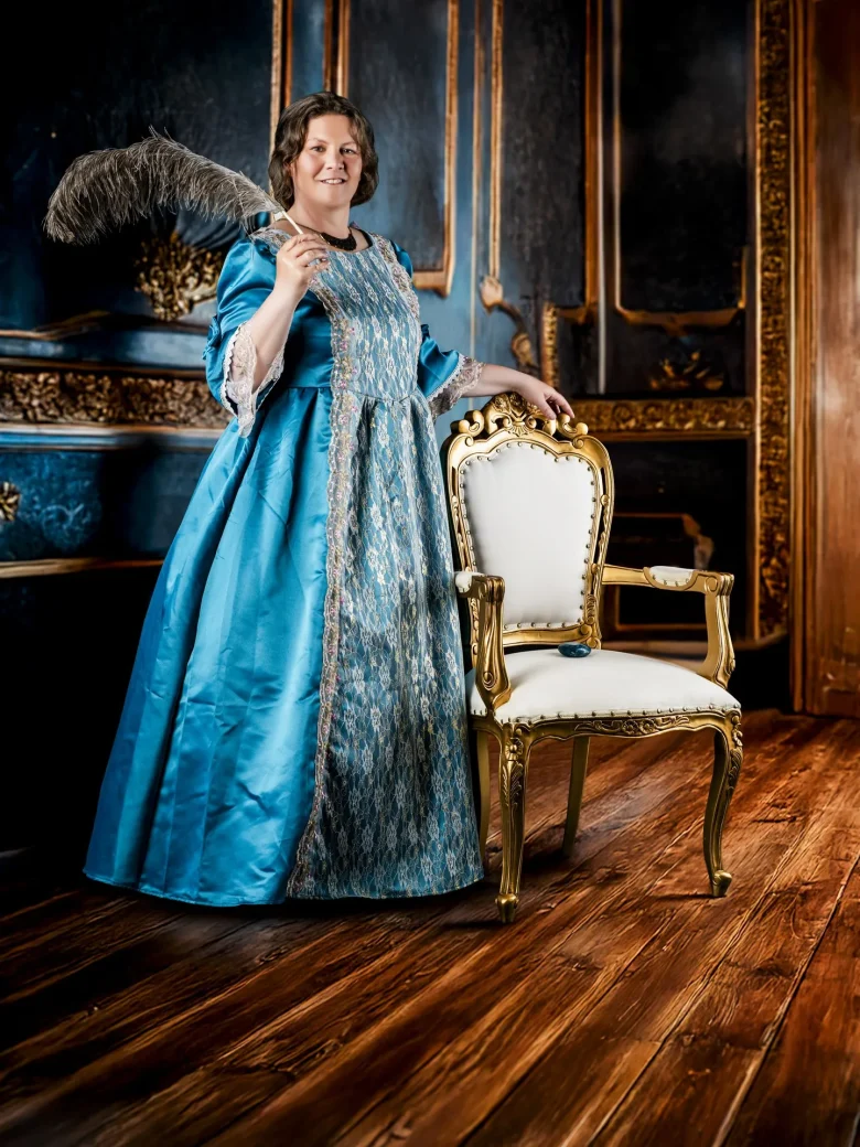 Damen-Shooting – elegantes Barock-Portrait im blauen Kleid, Studio Hitzkirch Luzern