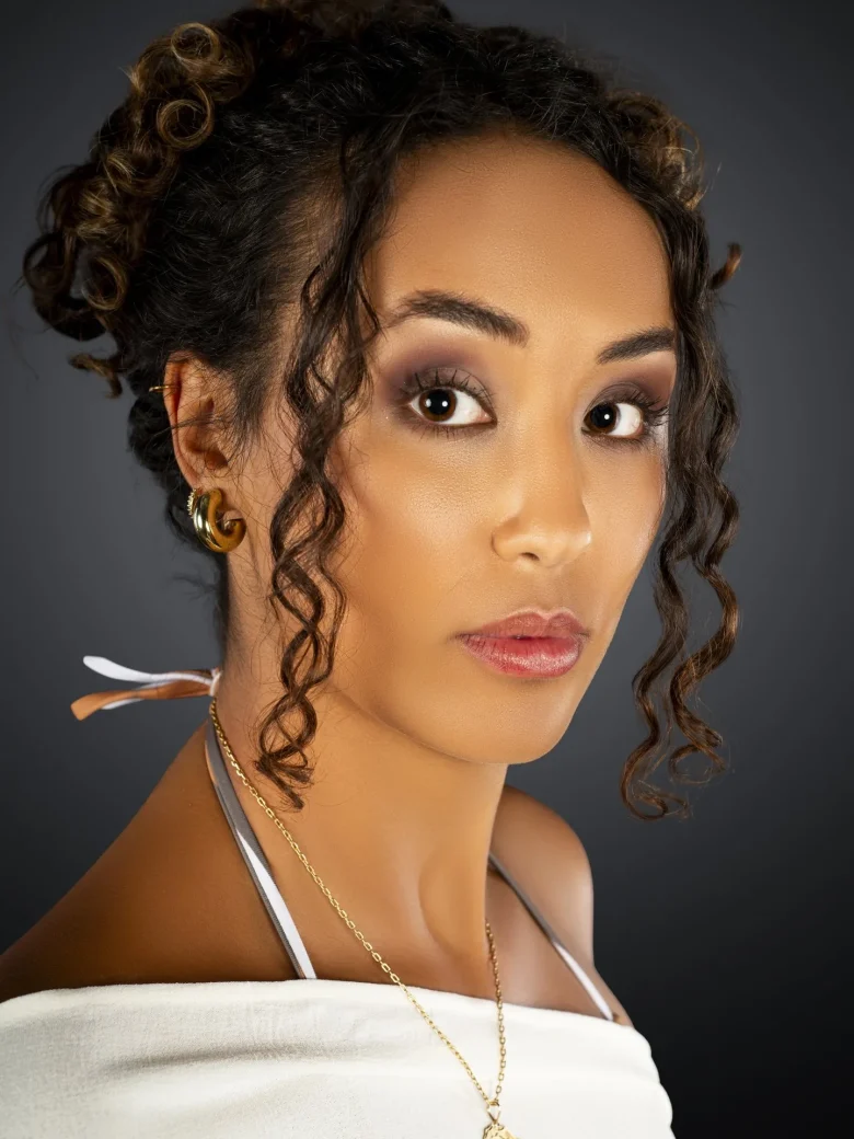 Damen-Shooting – eleganter Blick über die Schulter, Studio Hitzkirch Luzern
