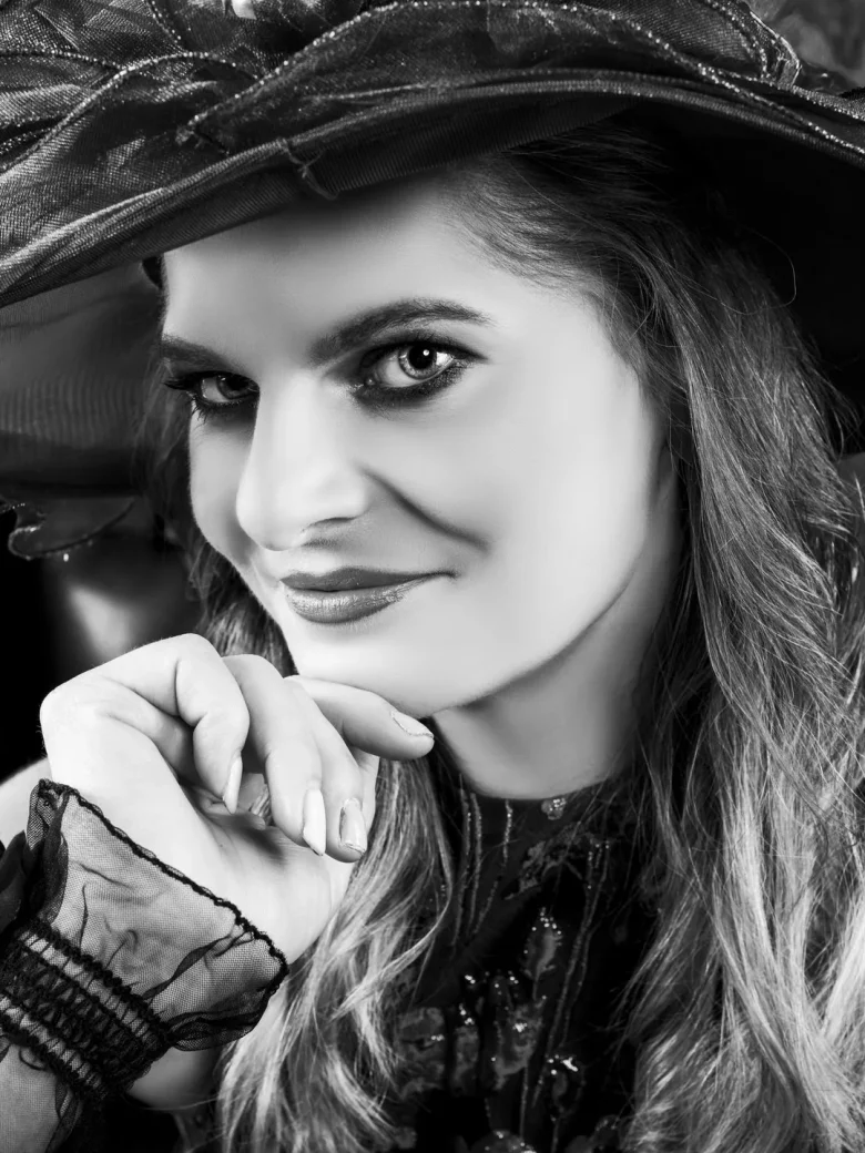 Damen-Shooting – Portrait mit Hut in Schwarzweiss, Studio Hitzkirch Luzern